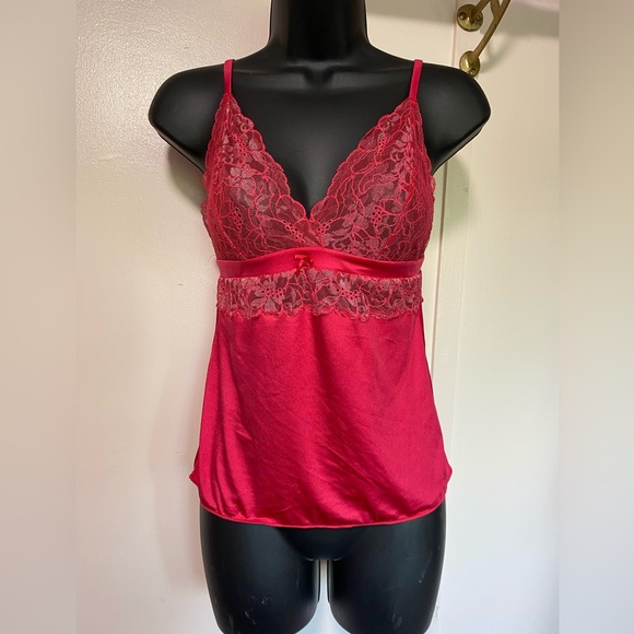 Victoria’s Secret Elegant Red Lace Camisole-Body - Picture 1 of 5